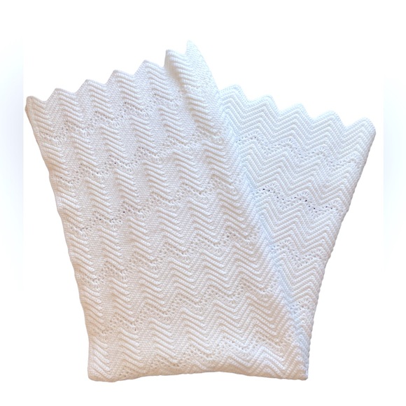 Handmade knitted throw or baby blanket - Picture 7 of 8